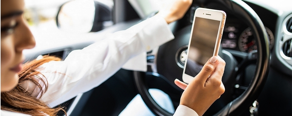 Pas de cellulaire au volant, même si le véhicule est à l&rsquo;arrêt